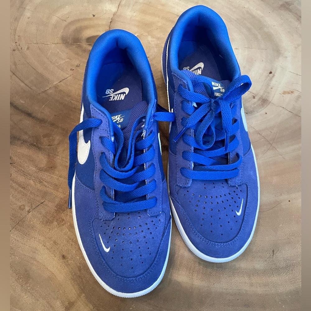 Nike SB Force in Hyper Royal 6.5M (39 EUR)